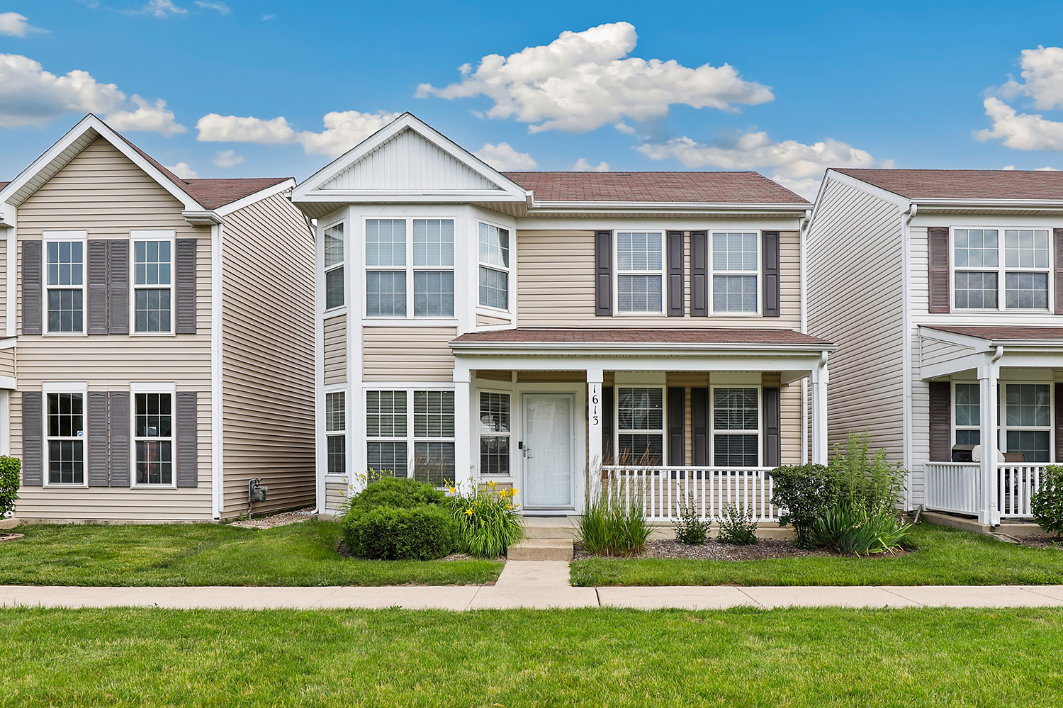 1613 Victoria Park Circle Property Photo 1
