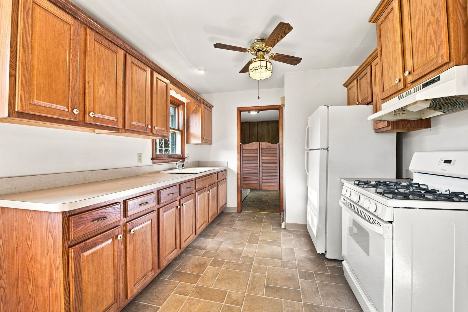 22331 S Donna Avenue Property Photo 9
