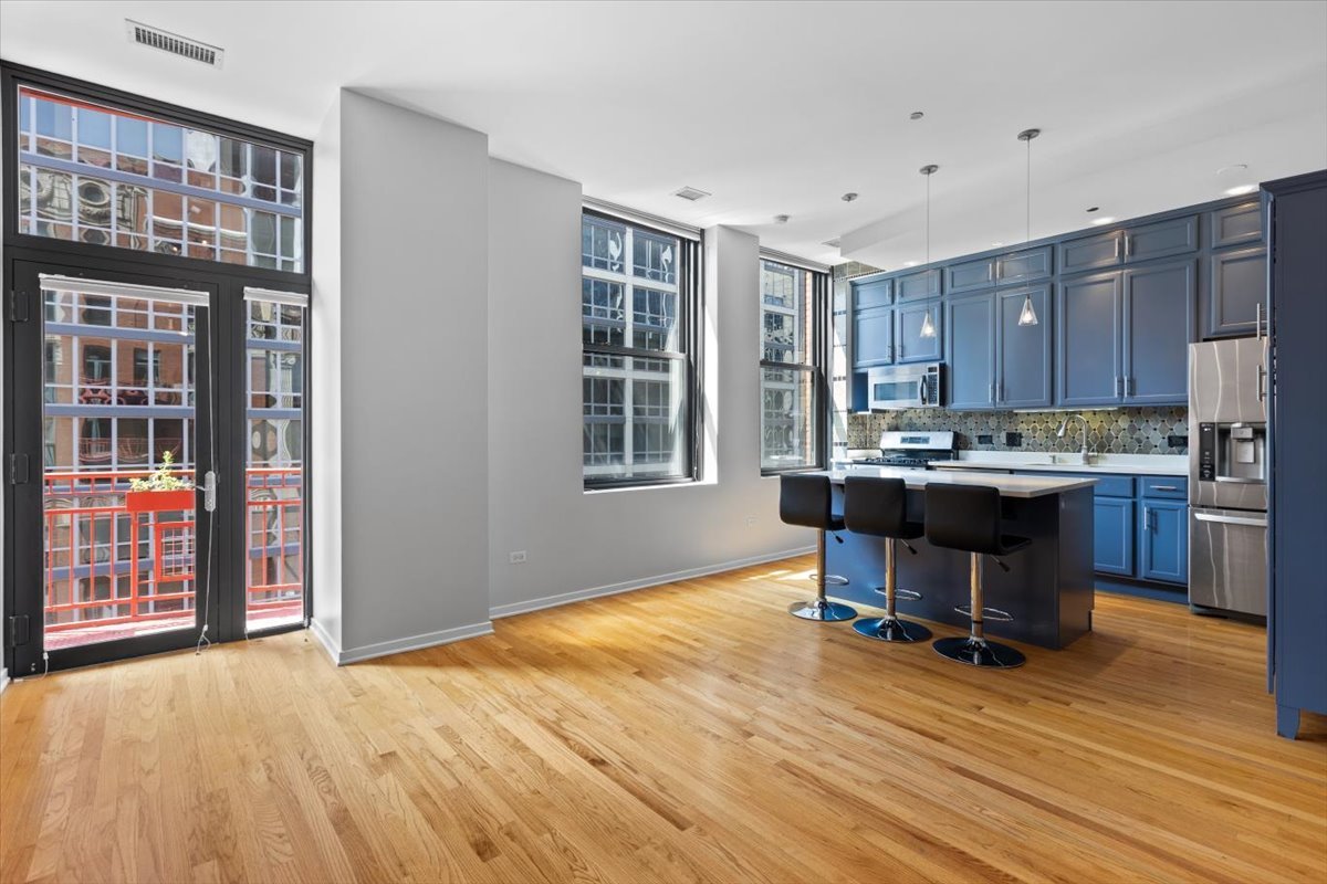 208 W Washington Street 2013 Property Photo 5