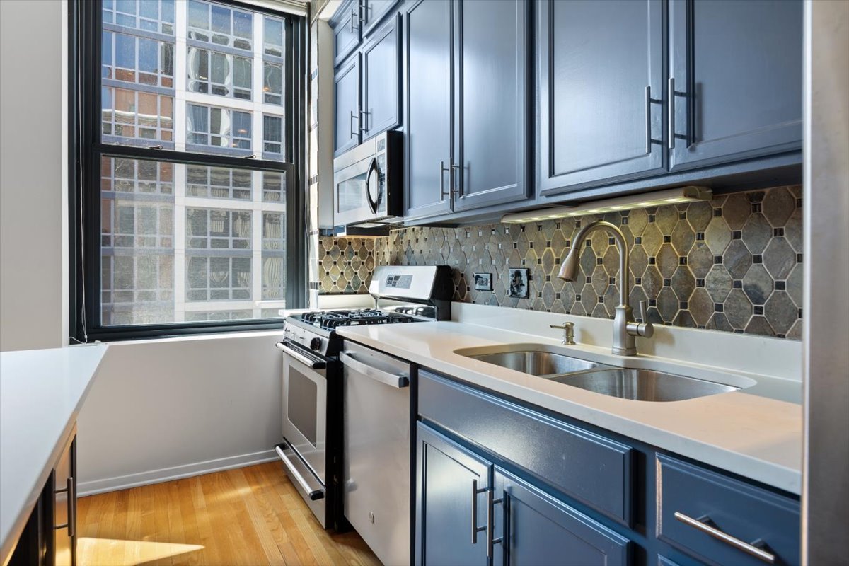 208 W Washington Street 2013 Property Photo 6