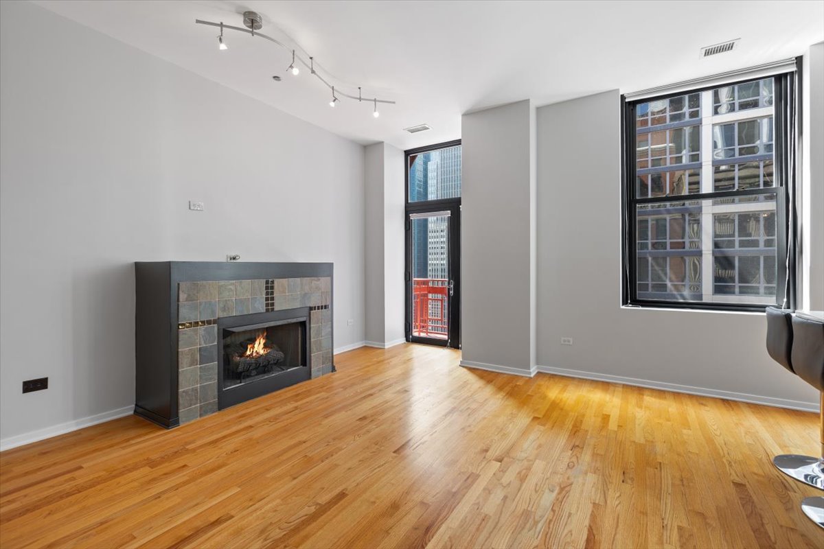 208 W Washington Street 2013 Property Photo 9