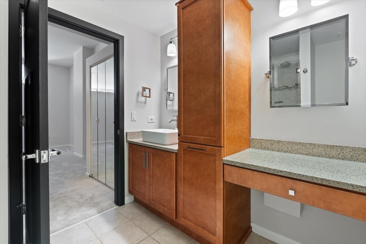 208 W Washington Street 2013 Property Photo 17