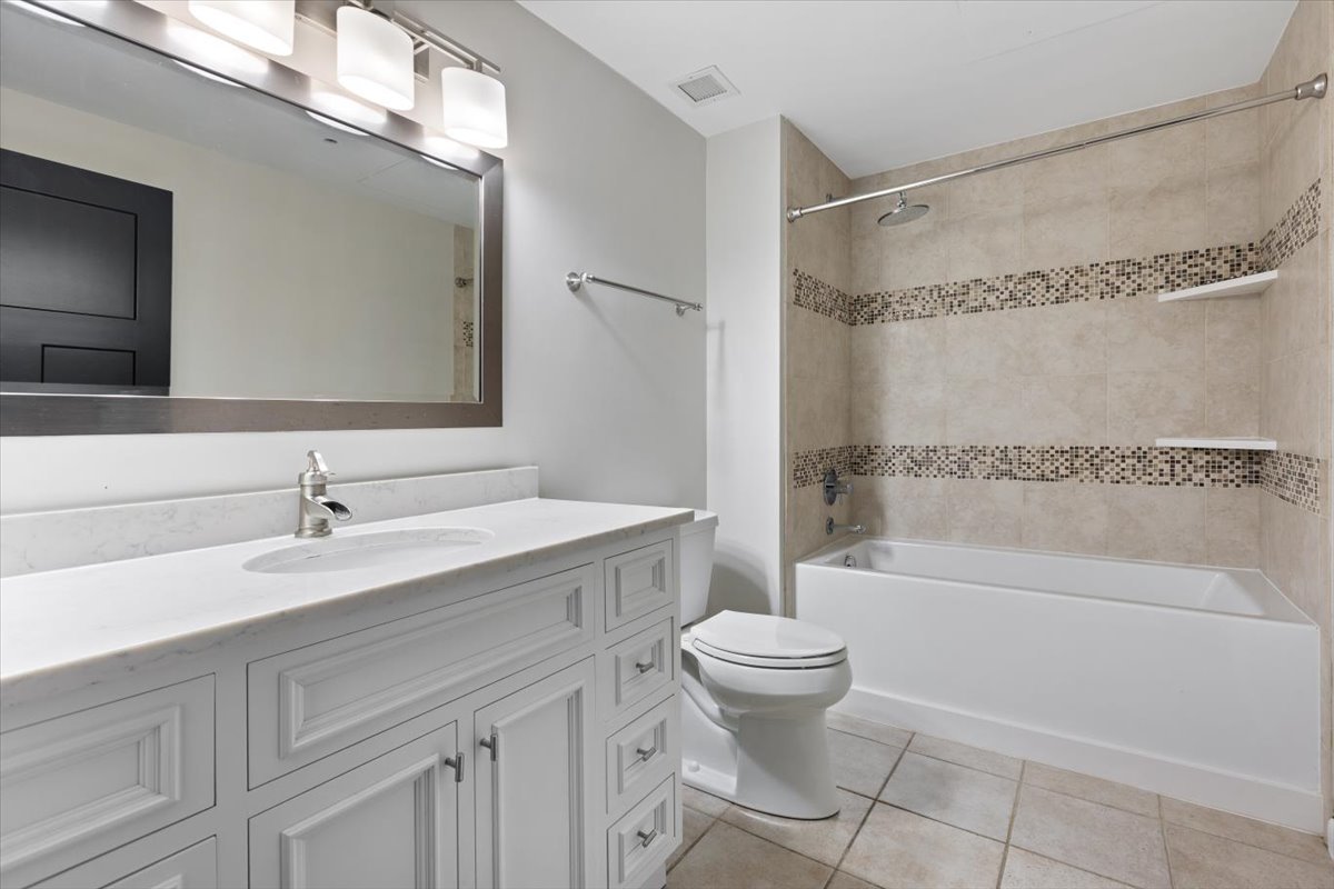 208 W Washington Street 2013 Property Photo 21