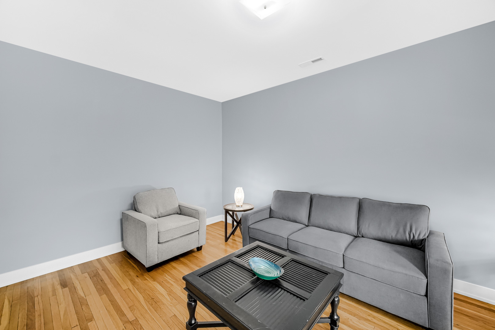 6022 S Eberhart Avenue 2n Property Photo 3