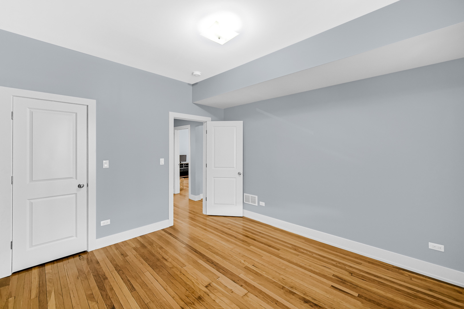 6022 S Eberhart Avenue 2n Property Photo 7