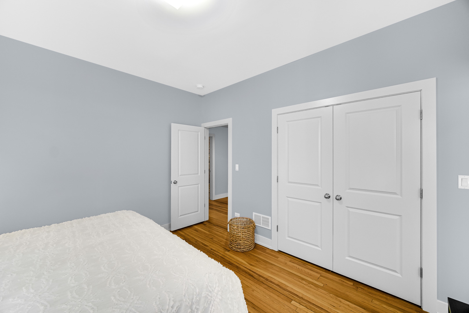 6022 S Eberhart Avenue 2n Property Photo 14