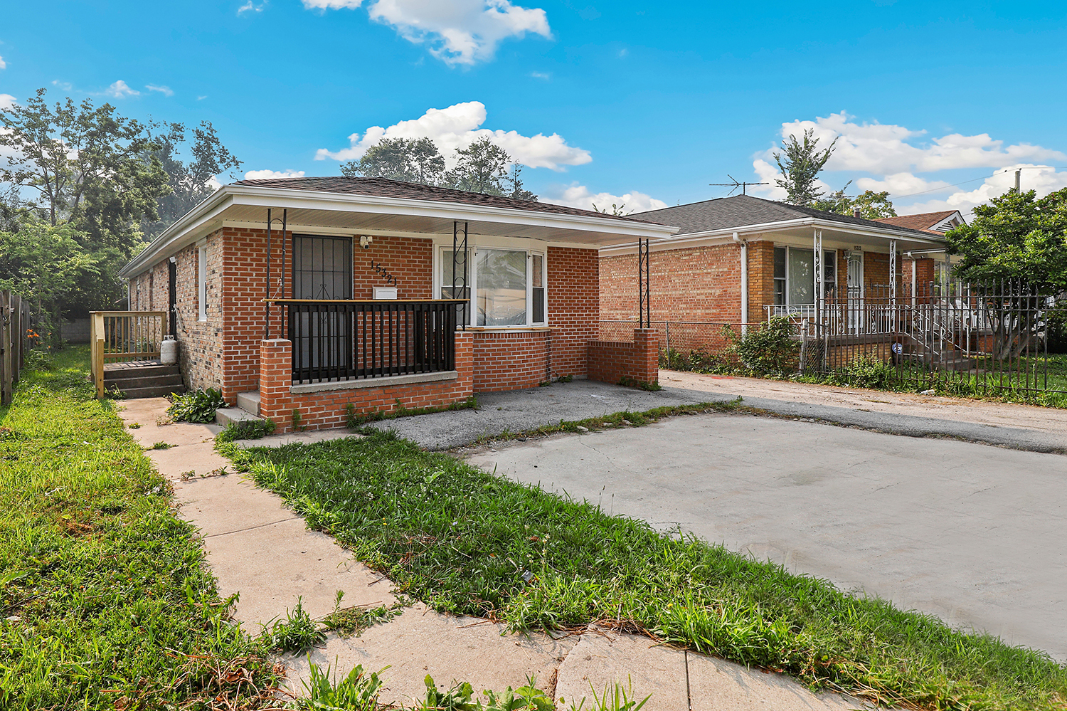 15321 Lincoln Avenue Property Photo 3