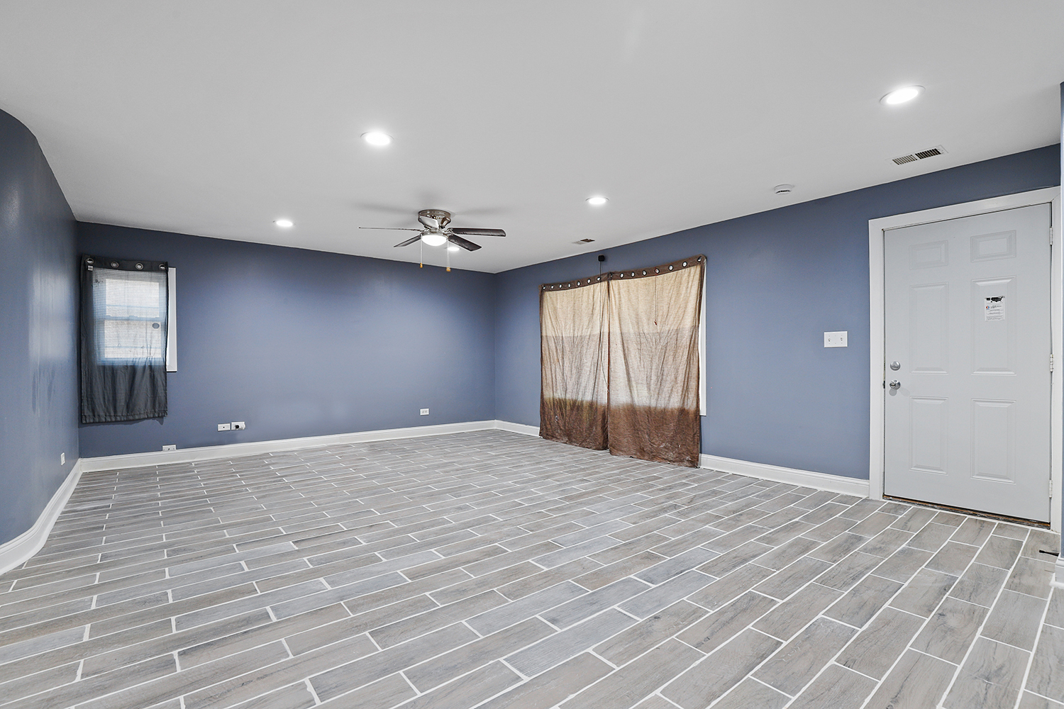 15321 Lincoln Avenue Property Photo 5