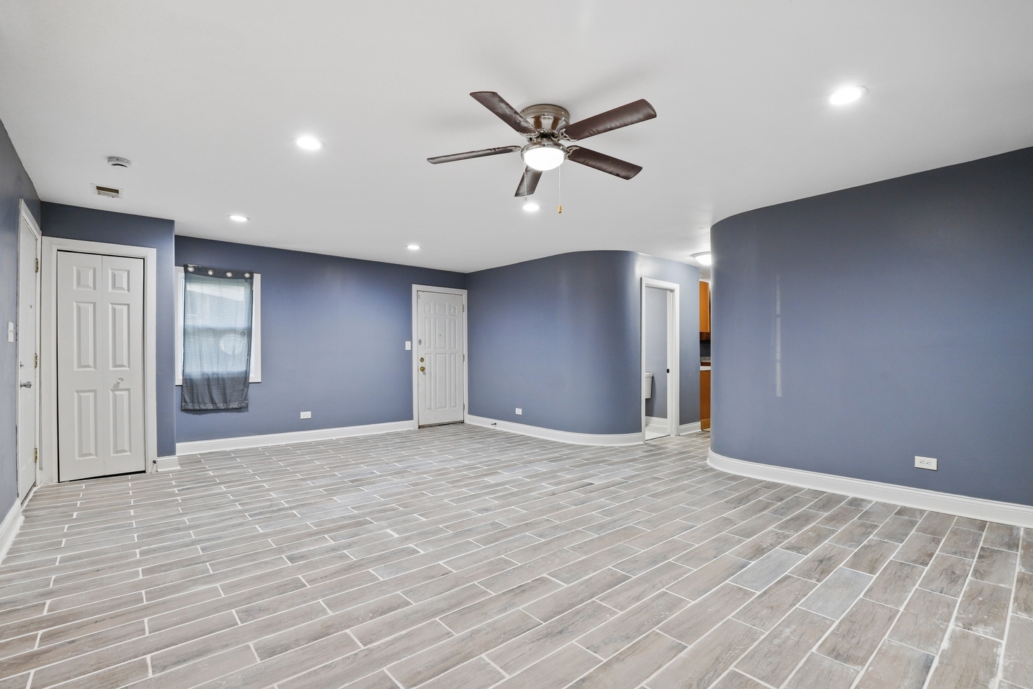15321 Lincoln Avenue Property Photo 7