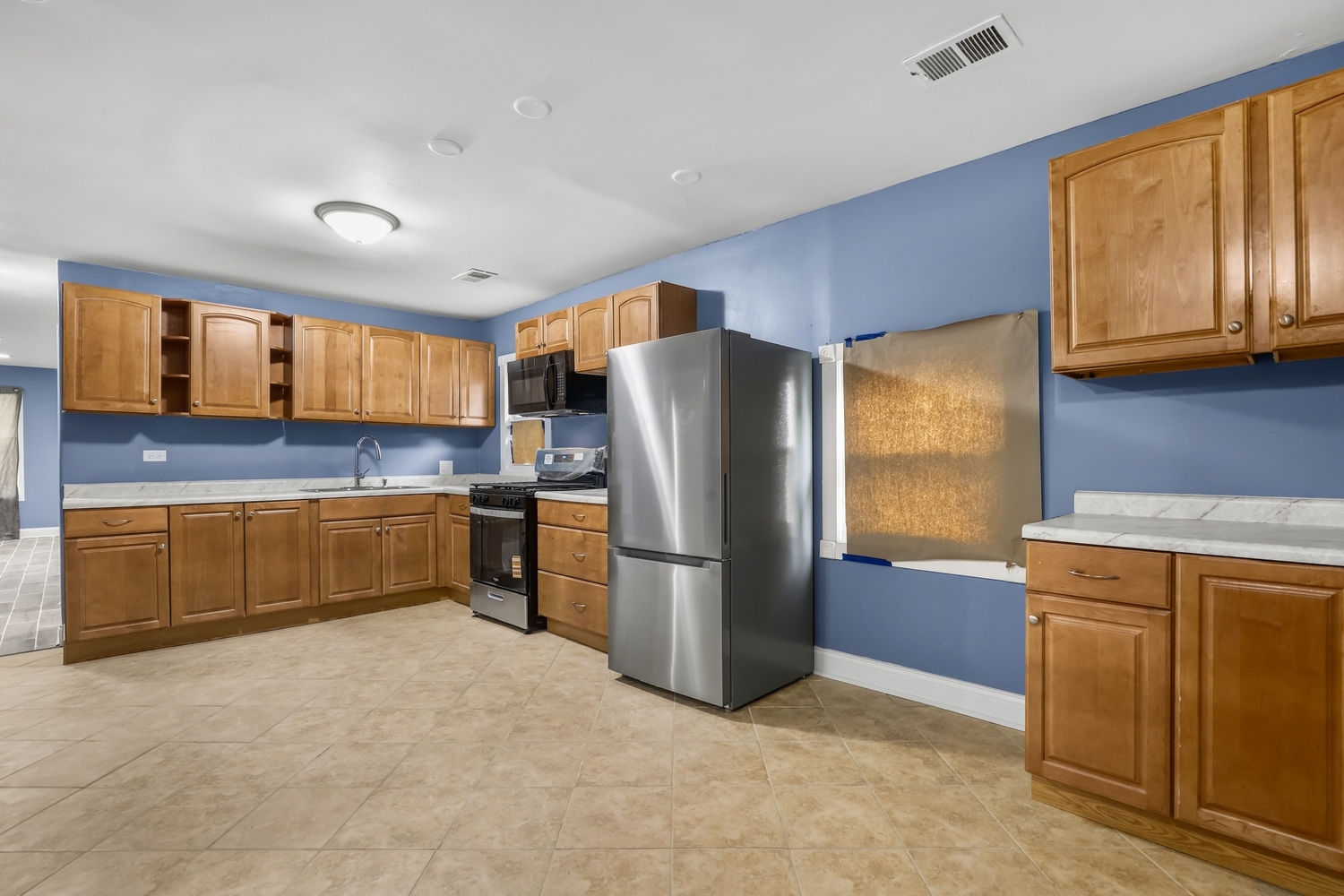 15321 Lincoln Avenue Property Photo 8