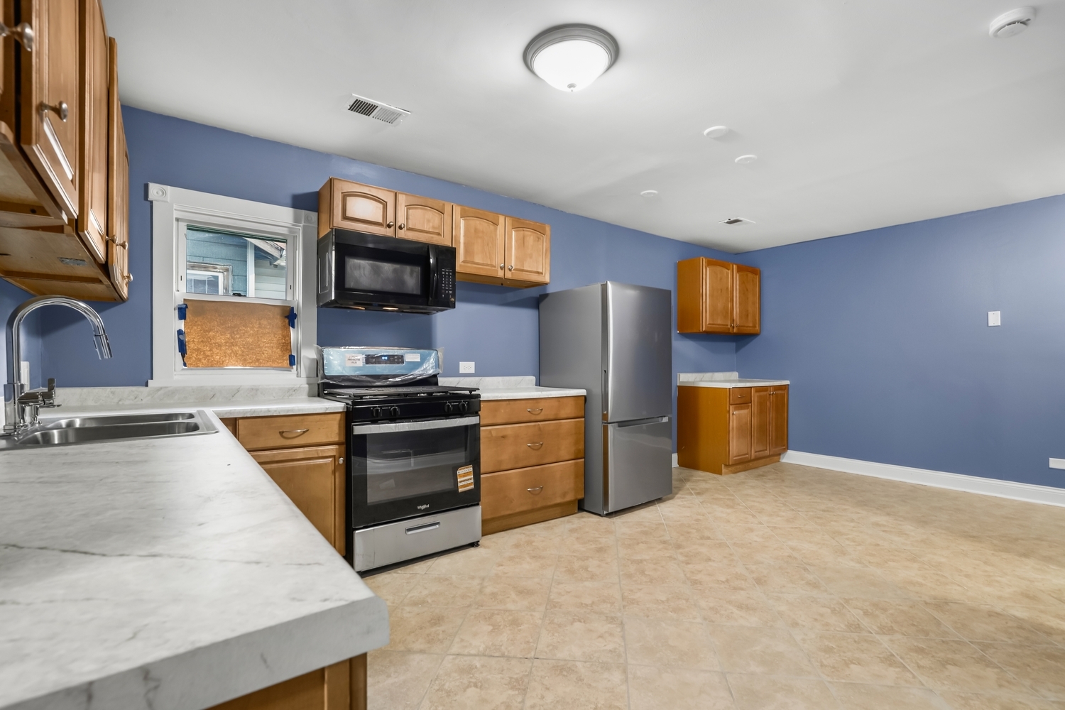 15321 Lincoln Avenue Property Photo 9