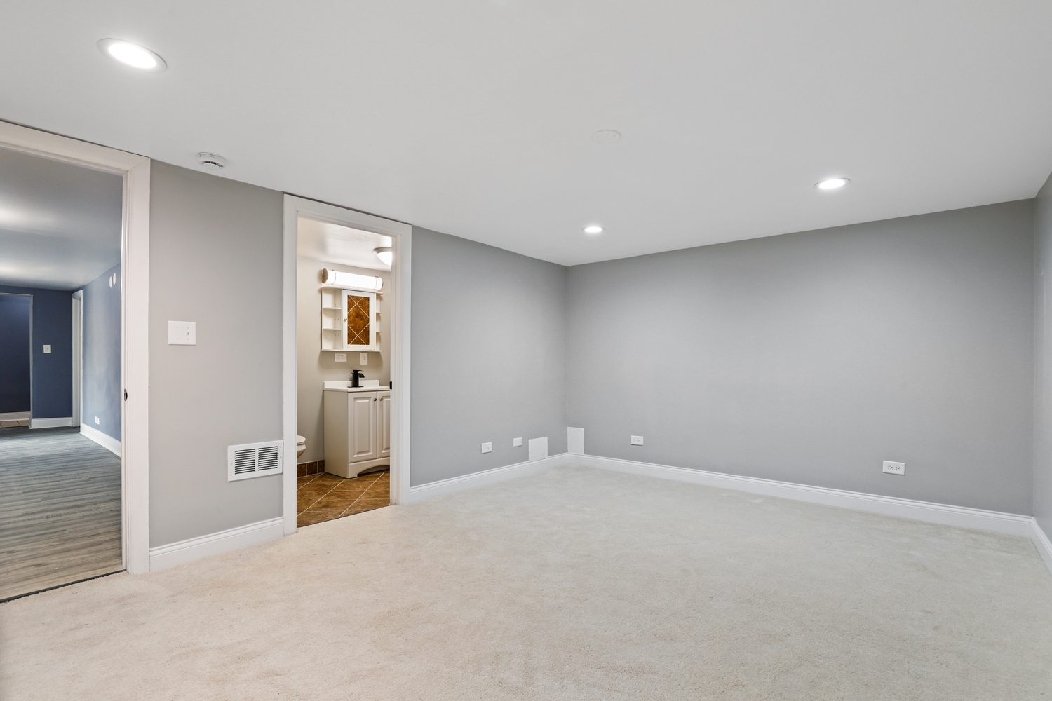 15321 Lincoln Avenue Property Photo 16