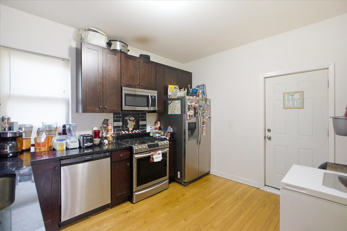 7065 N Wolcott Avenue Property Photo 3