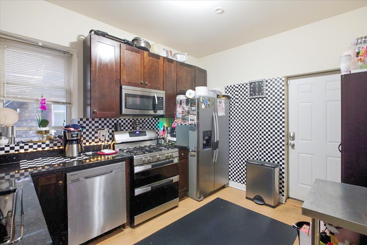 7065 N Wolcott Avenue Property Photo 12