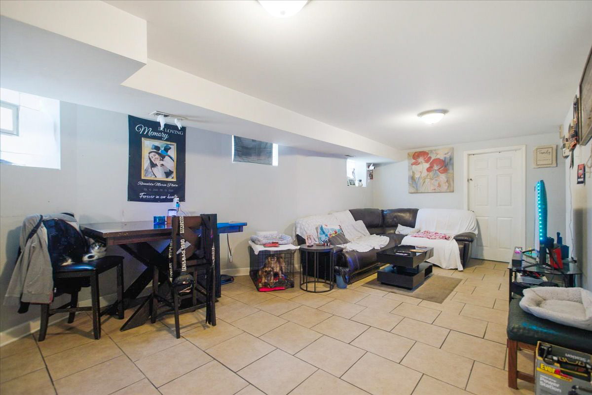 7065 N Wolcott Avenue Property Photo 33
