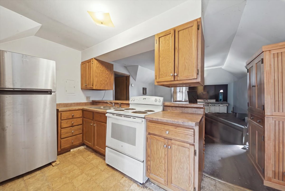 2 E 7th Street Property Photo 7