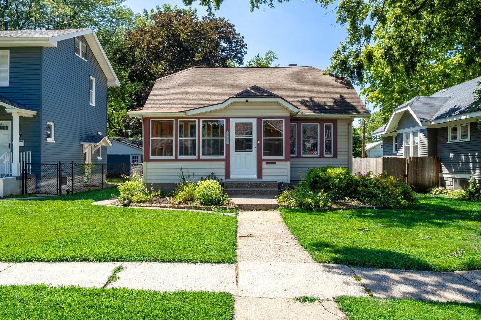 2720 Tremont Avenue Property Photo 1