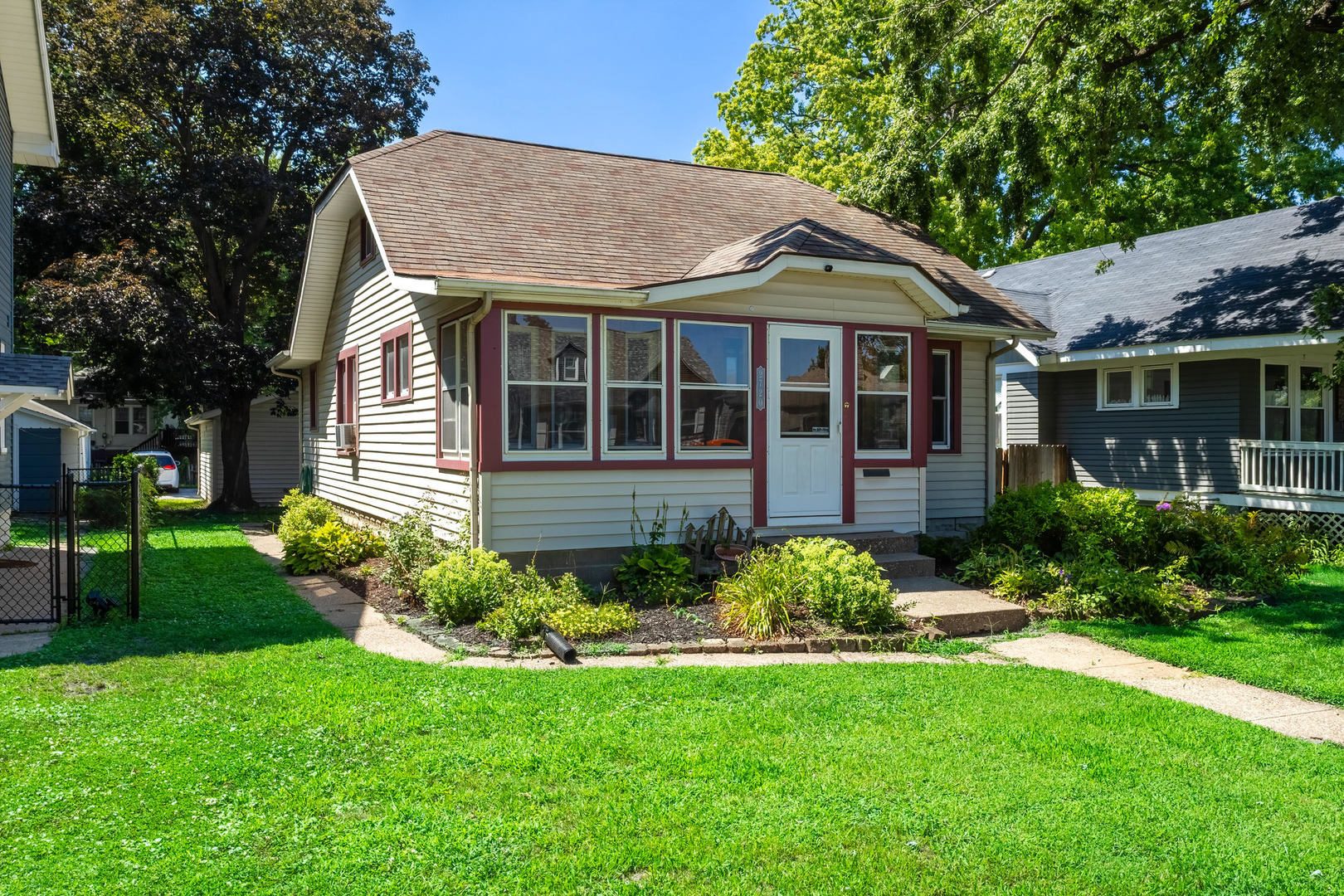 2720 Tremont Avenue Property Photo 2
