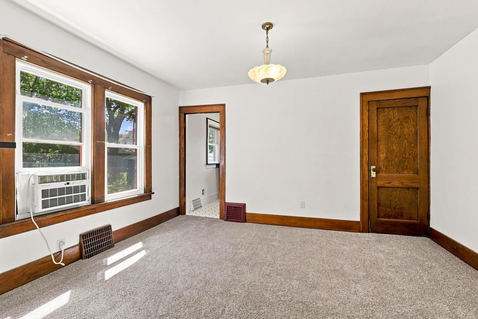 2720 Tremont Avenue Property Photo 8