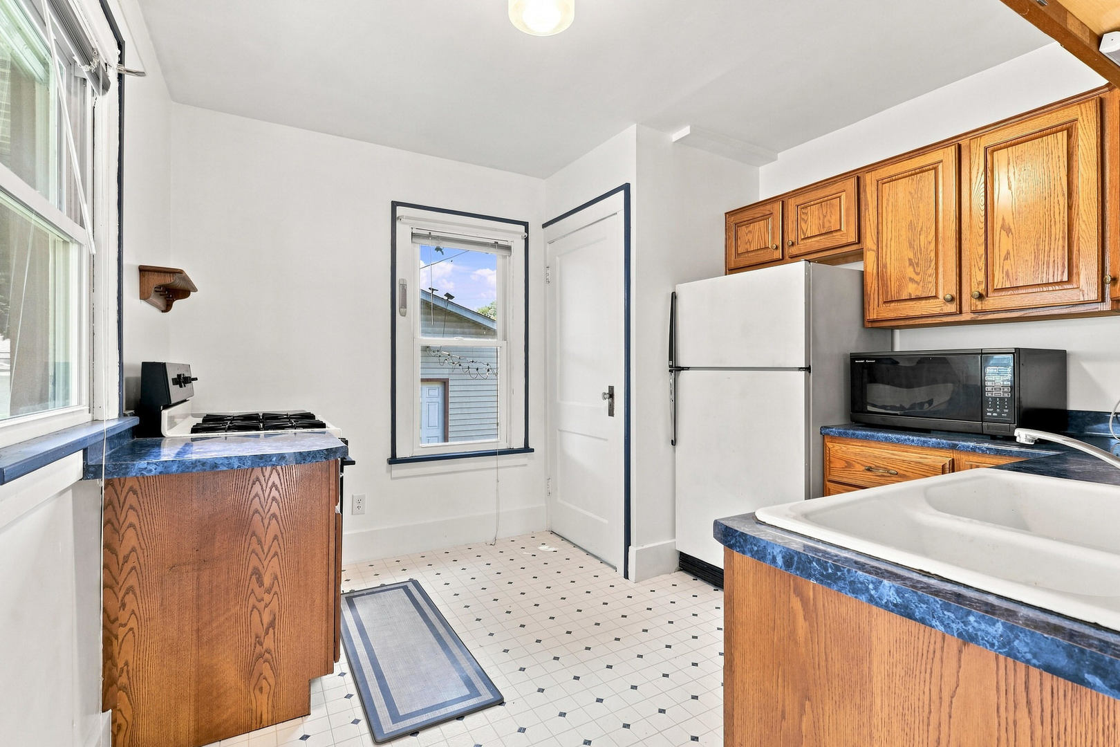 2720 Tremont Avenue Property Photo 10