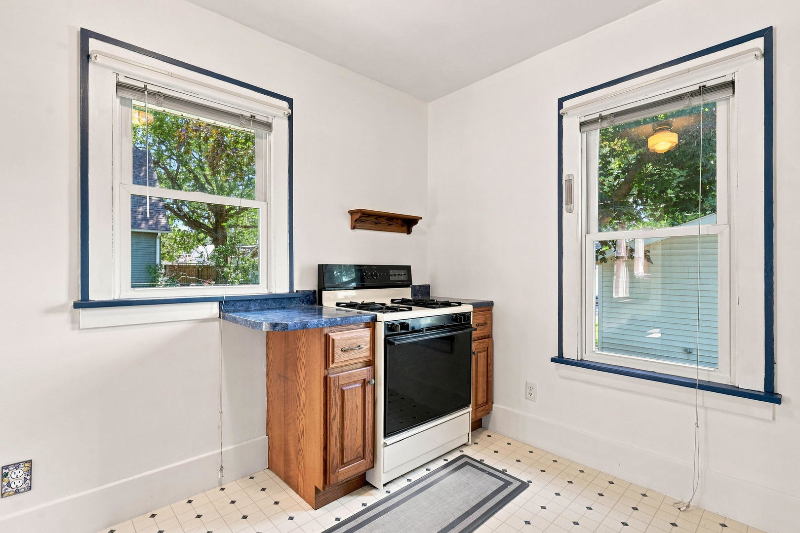 2720 Tremont Avenue Property Photo 12