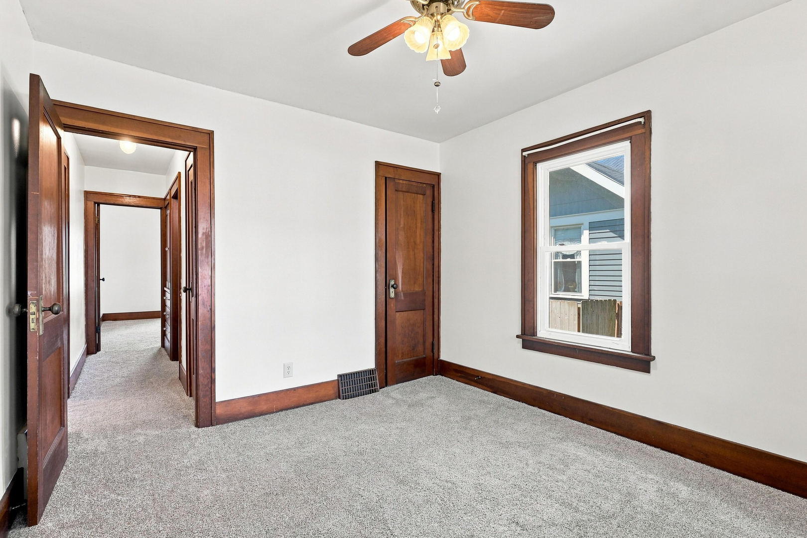 2720 Tremont Avenue Property Photo 15