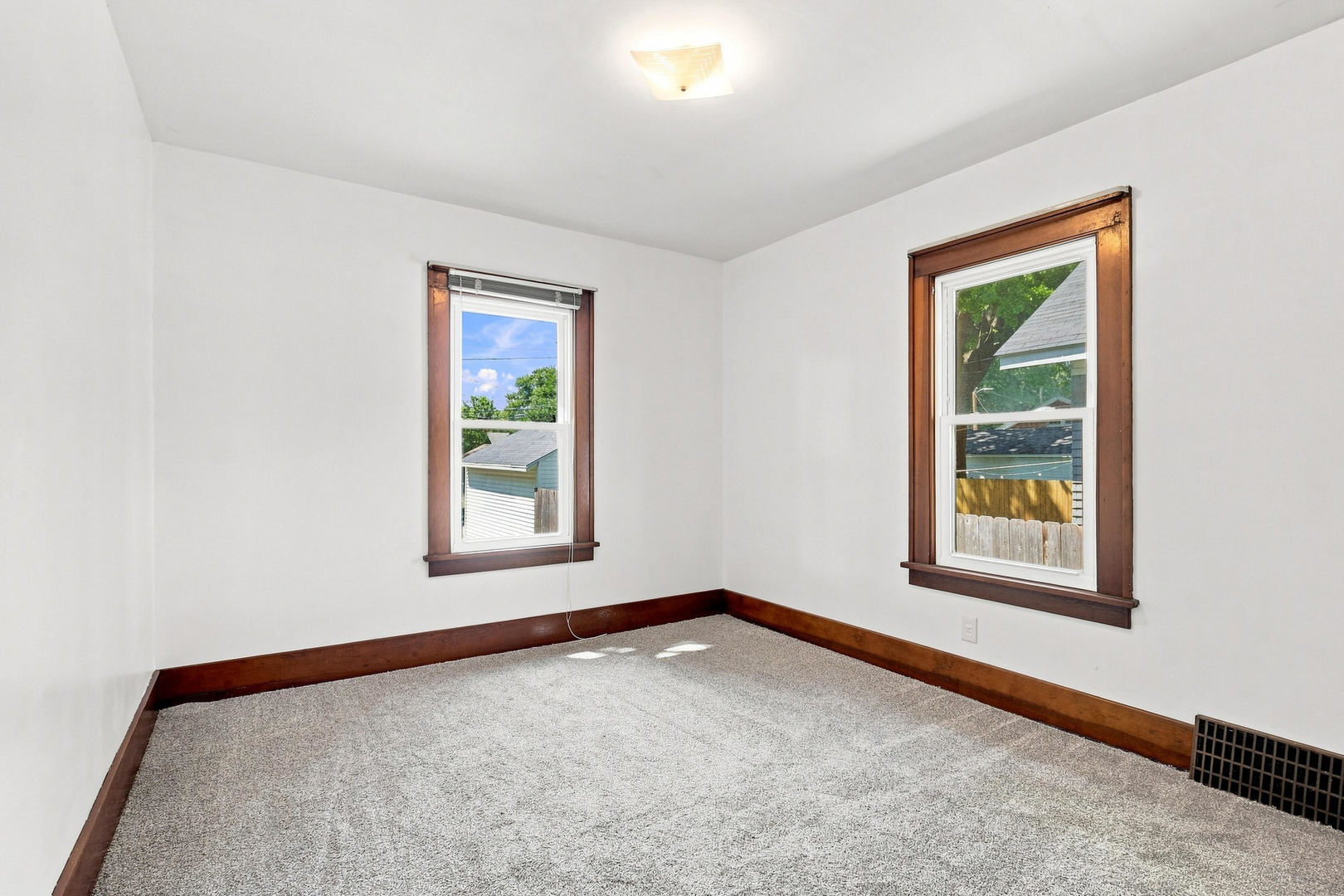 2720 Tremont Avenue Property Photo 16