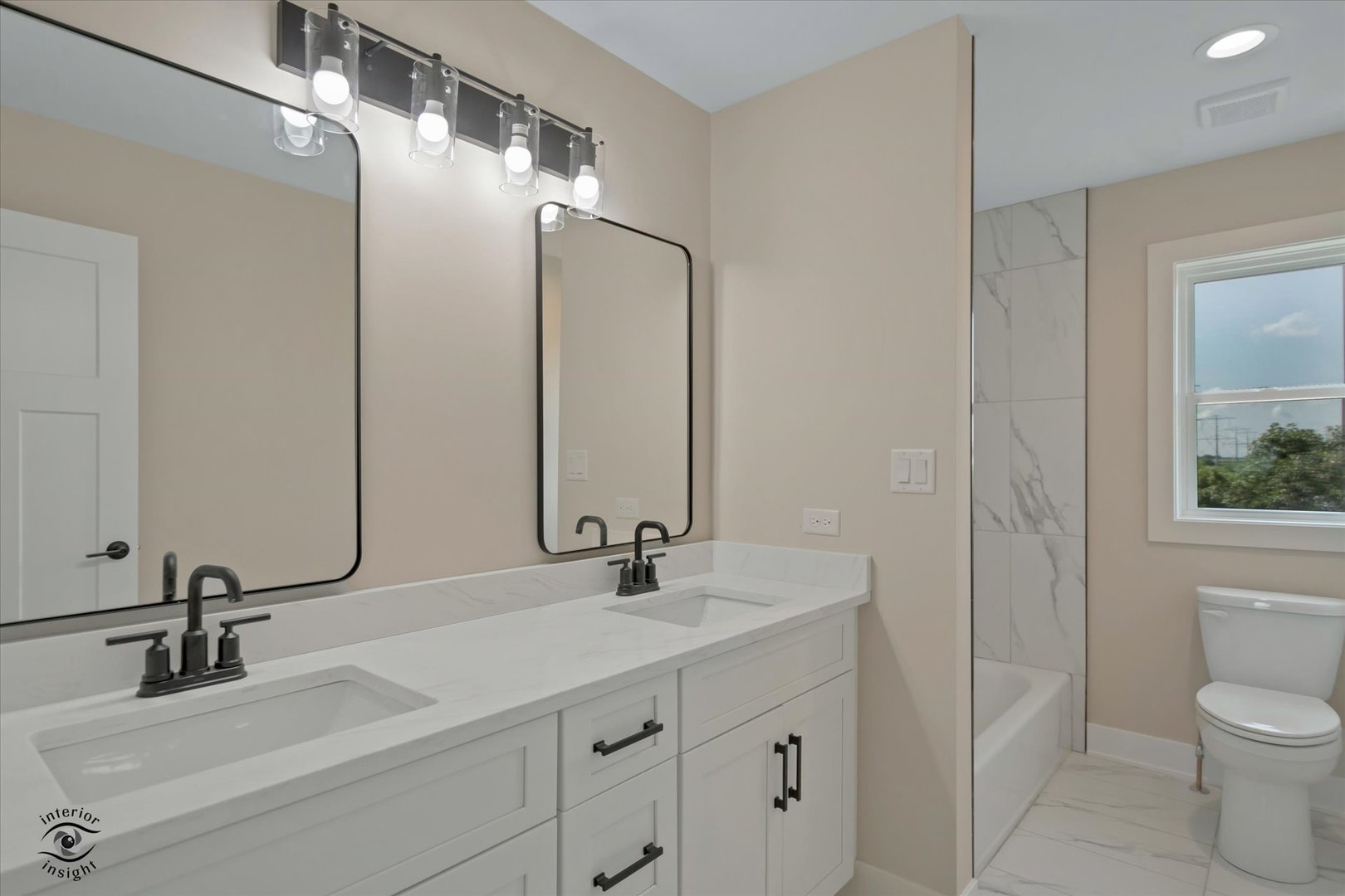 14021 W John Street Property Photo 39