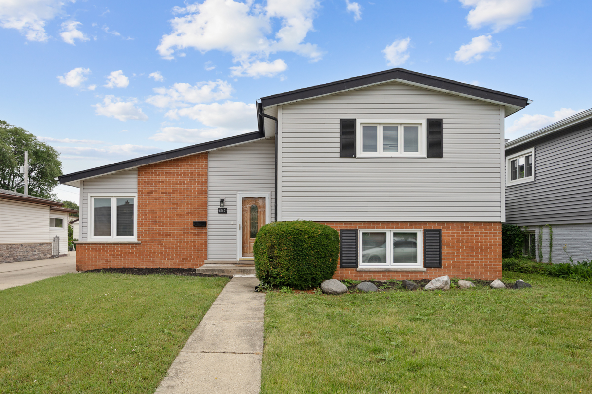 8147 N Chester Avenue Property Photo 1