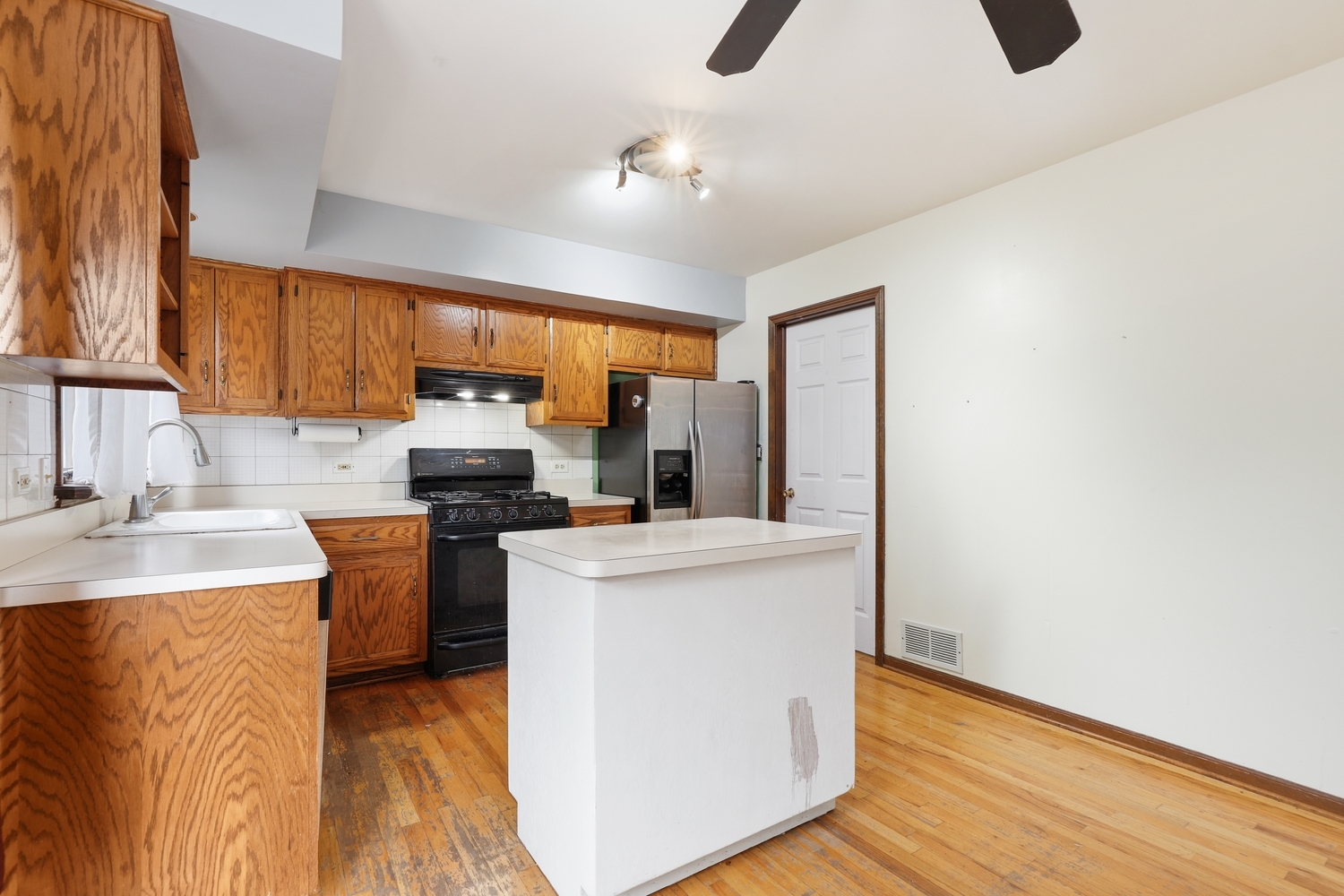 701 Deerwood Drive Property Photo 8