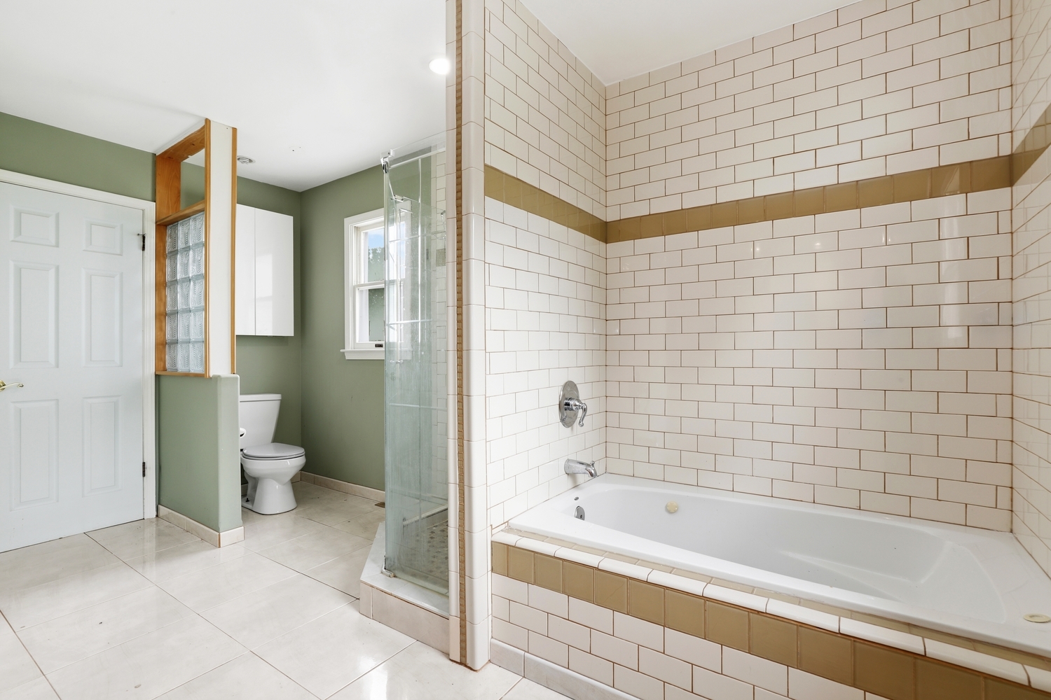 701 Deerwood Drive Property Photo 16