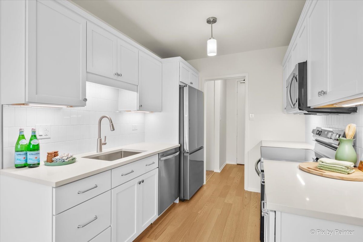 6933 N Kedzie Avenue 405 Property Photo 8