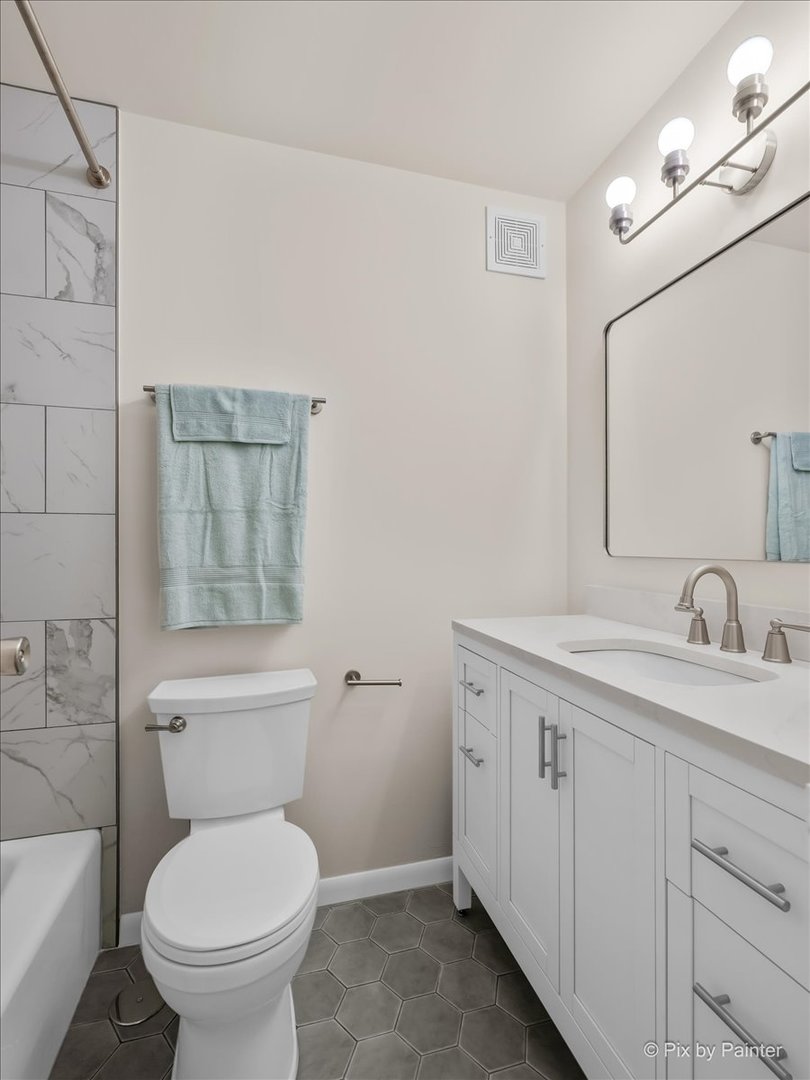 6933 N Kedzie Avenue 405 Property Photo 15