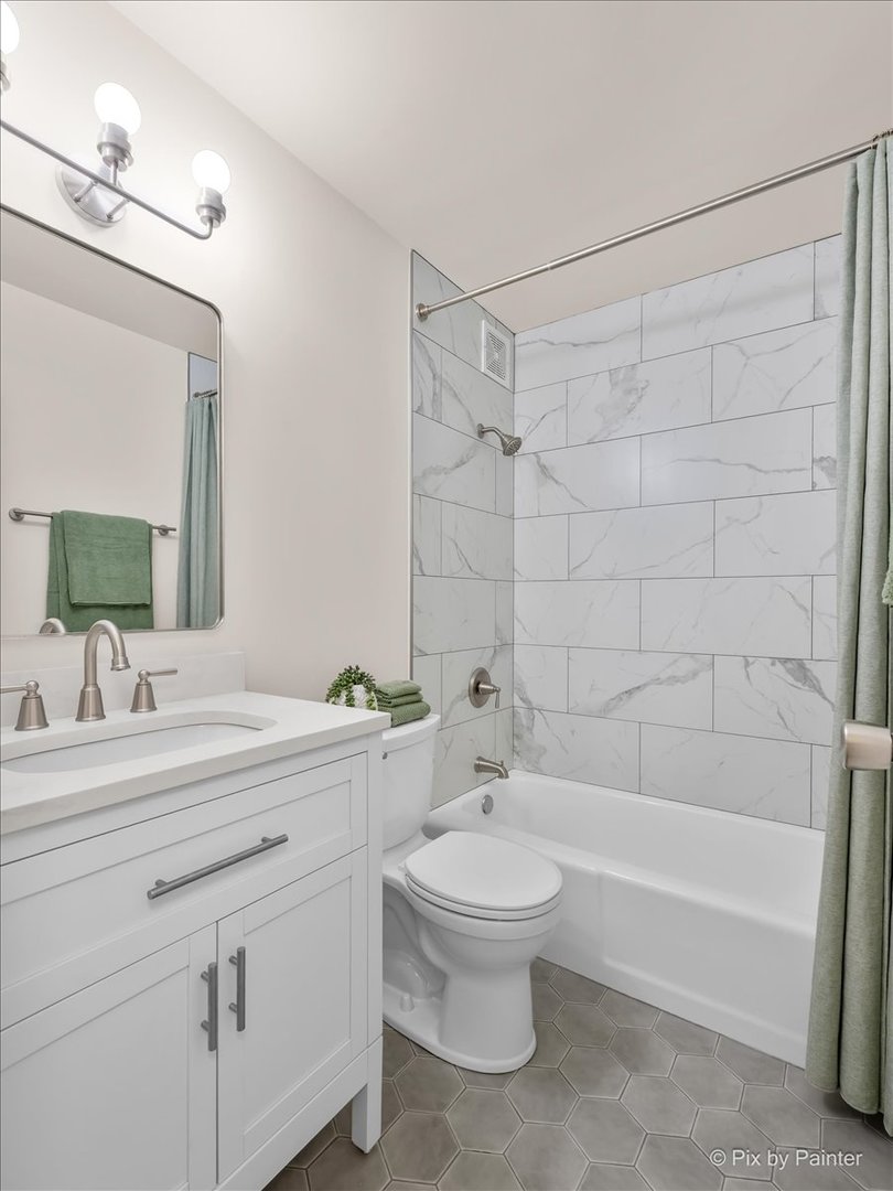 6933 N Kedzie Avenue 405 Property Photo 19