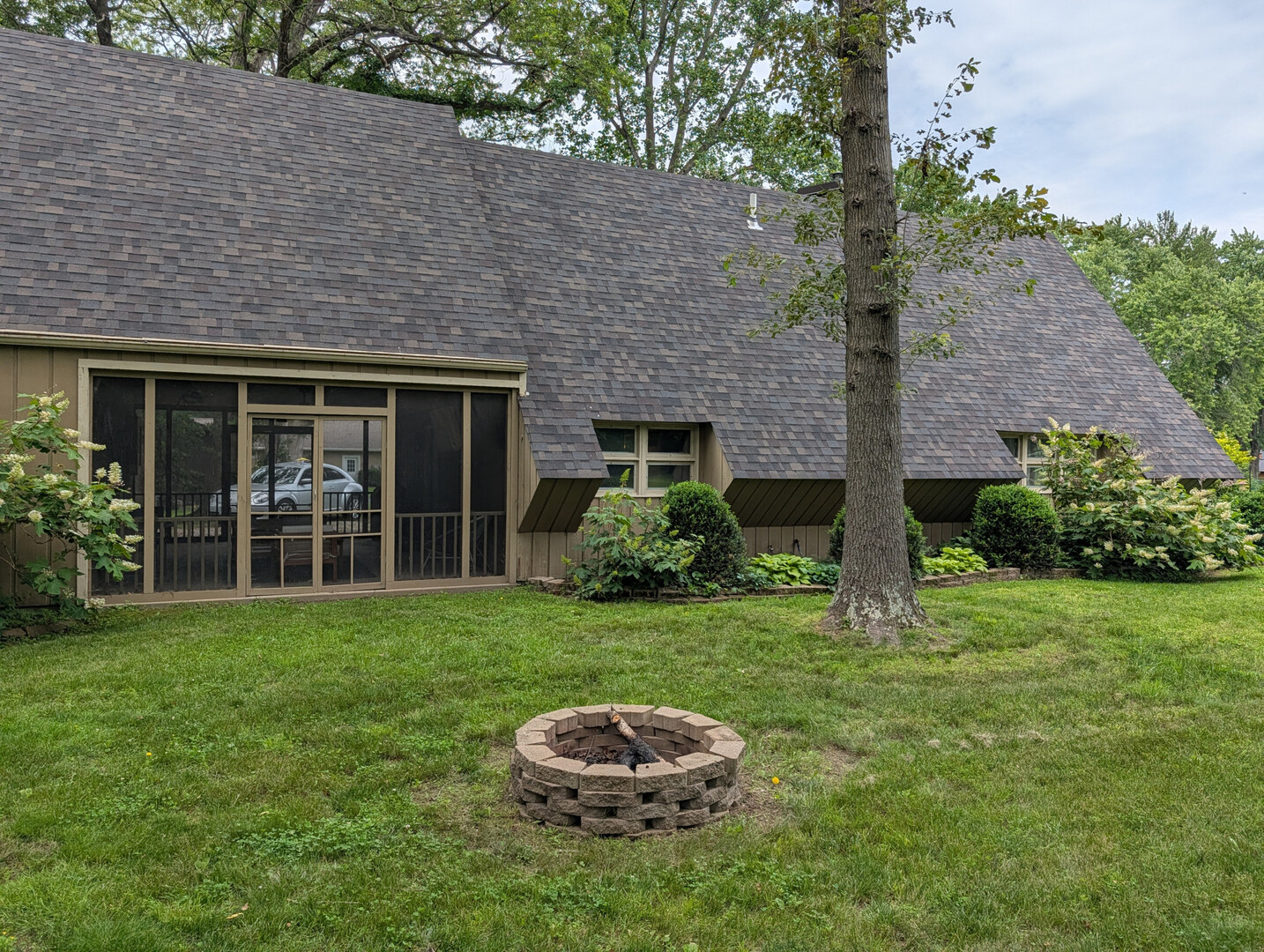2216 Lake Hills Drive Property Photo 4