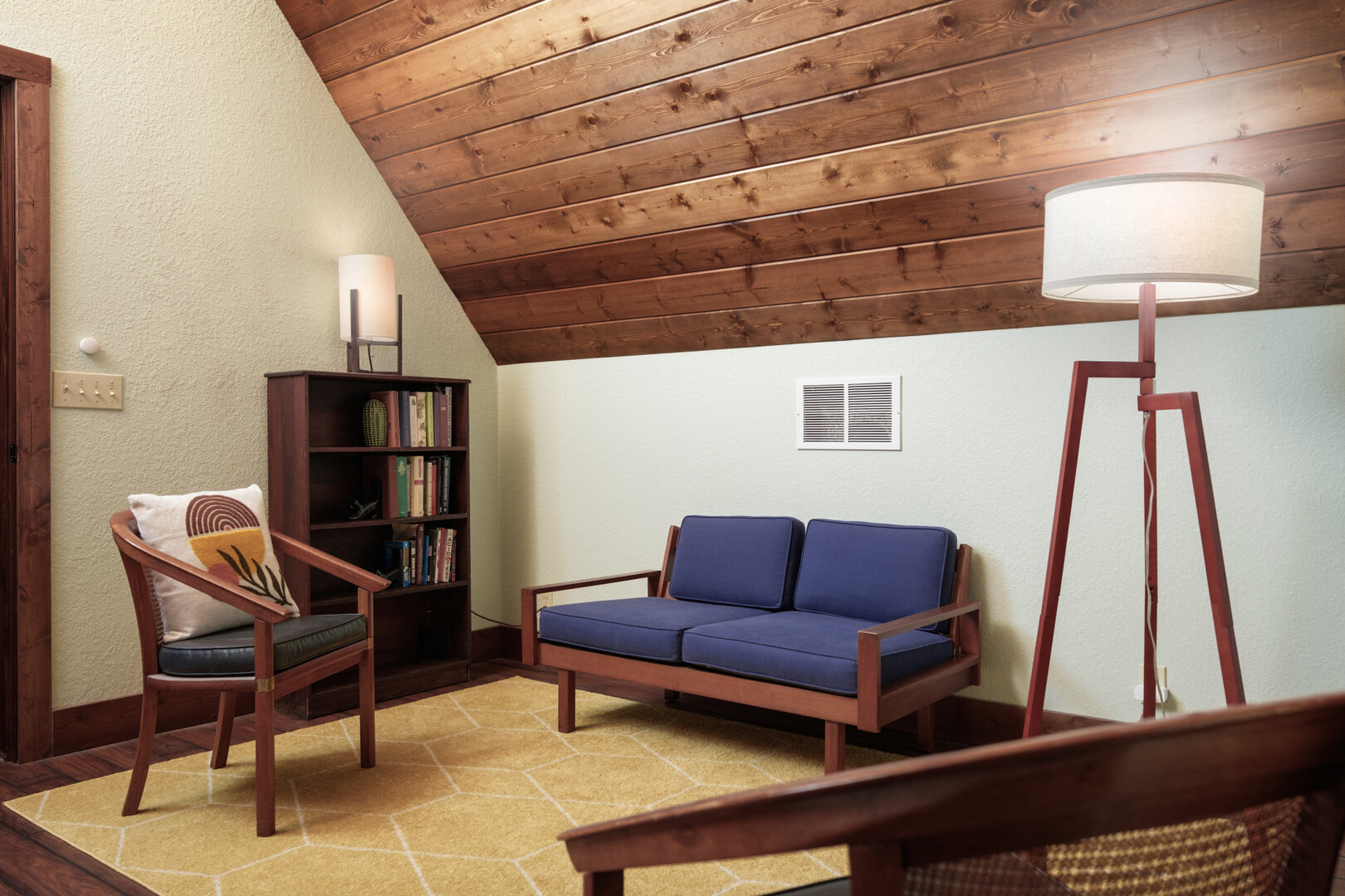2216 Lake Hills Drive Property Photo 15