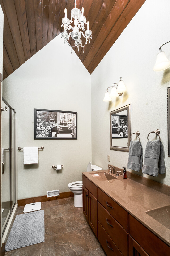2216 Lake Hills Drive Property Photo 19