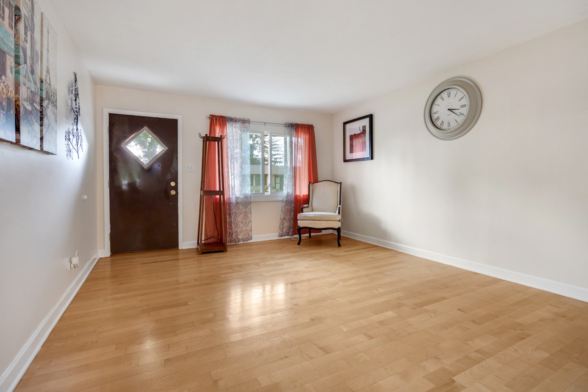 1095 Hickory Lane Property Photo 3