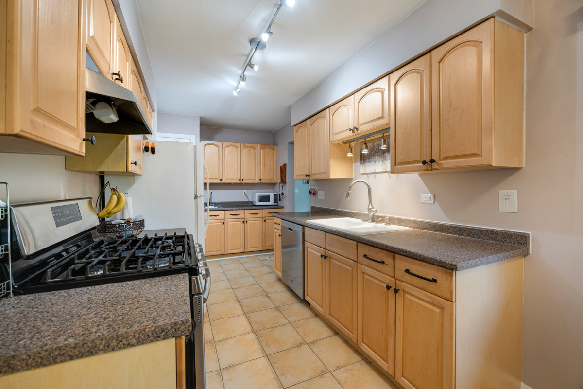 1095 Hickory Lane Property Photo 5