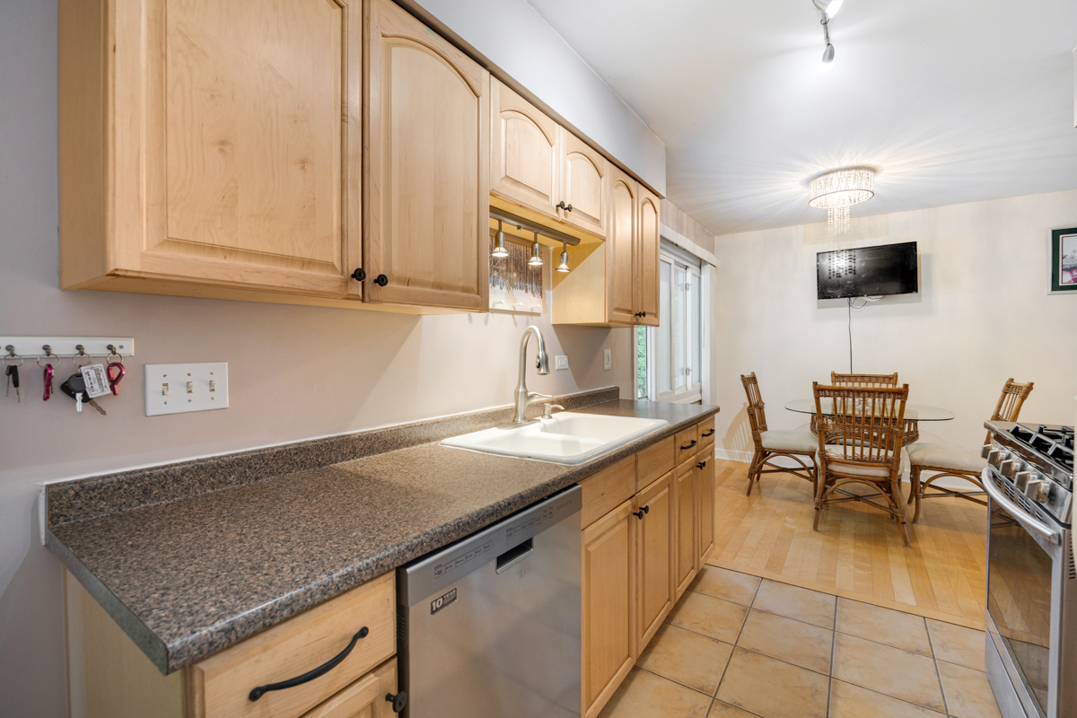 1095 Hickory Lane Property Photo 8