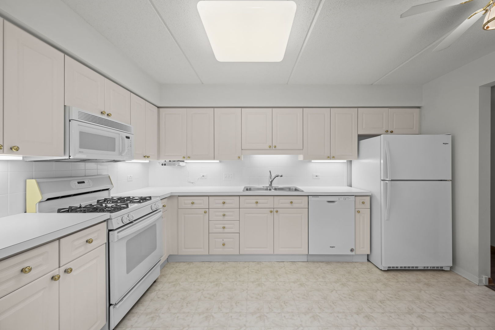 15 S Pine Street 507 Property Photo 6