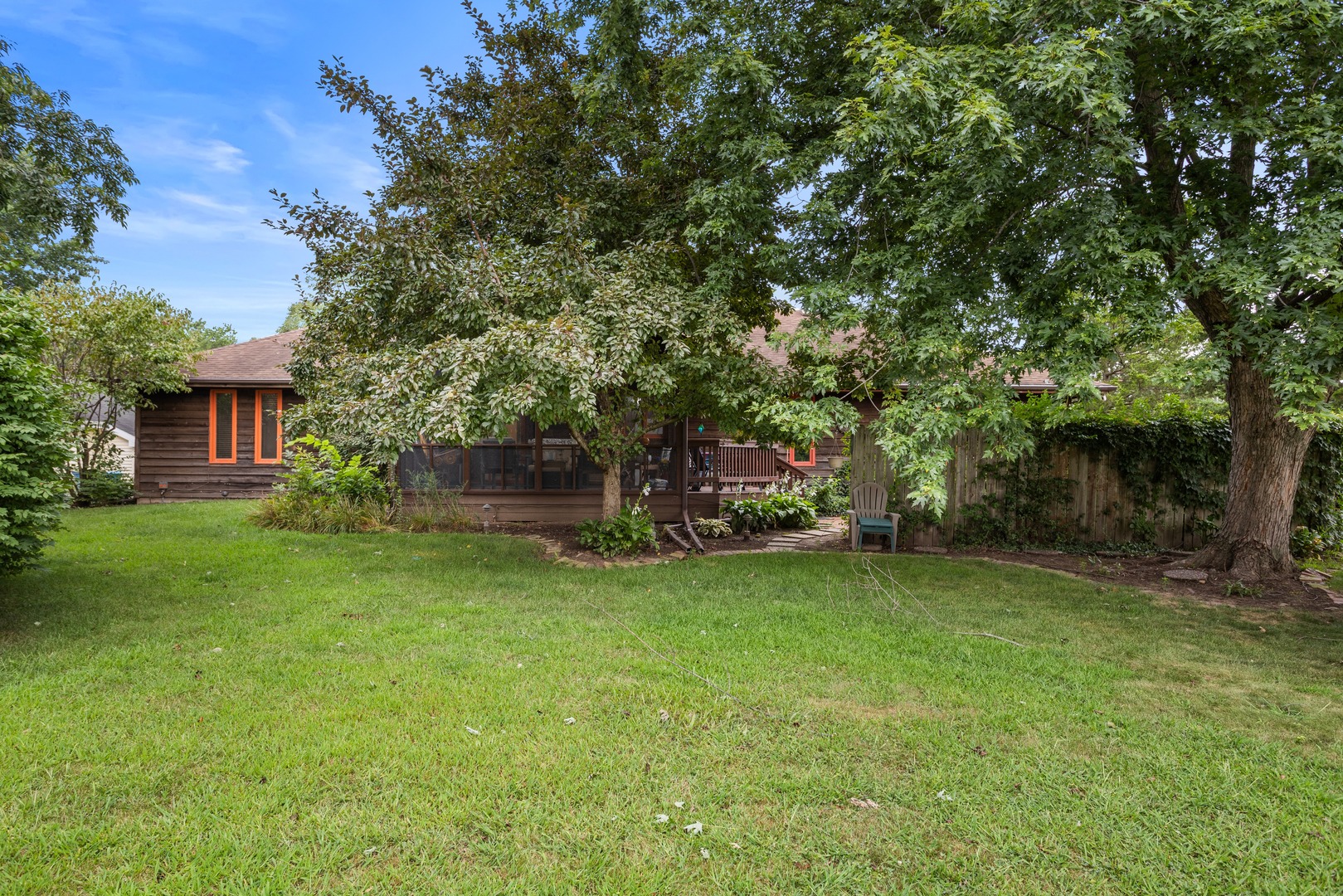 205 Surrey Court Property Photo 6