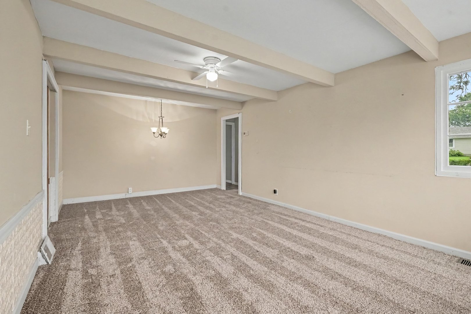 2104 Webb Street Property Photo 4