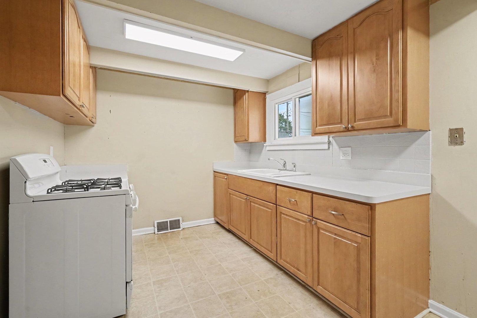 2104 Webb Street Property Photo 8