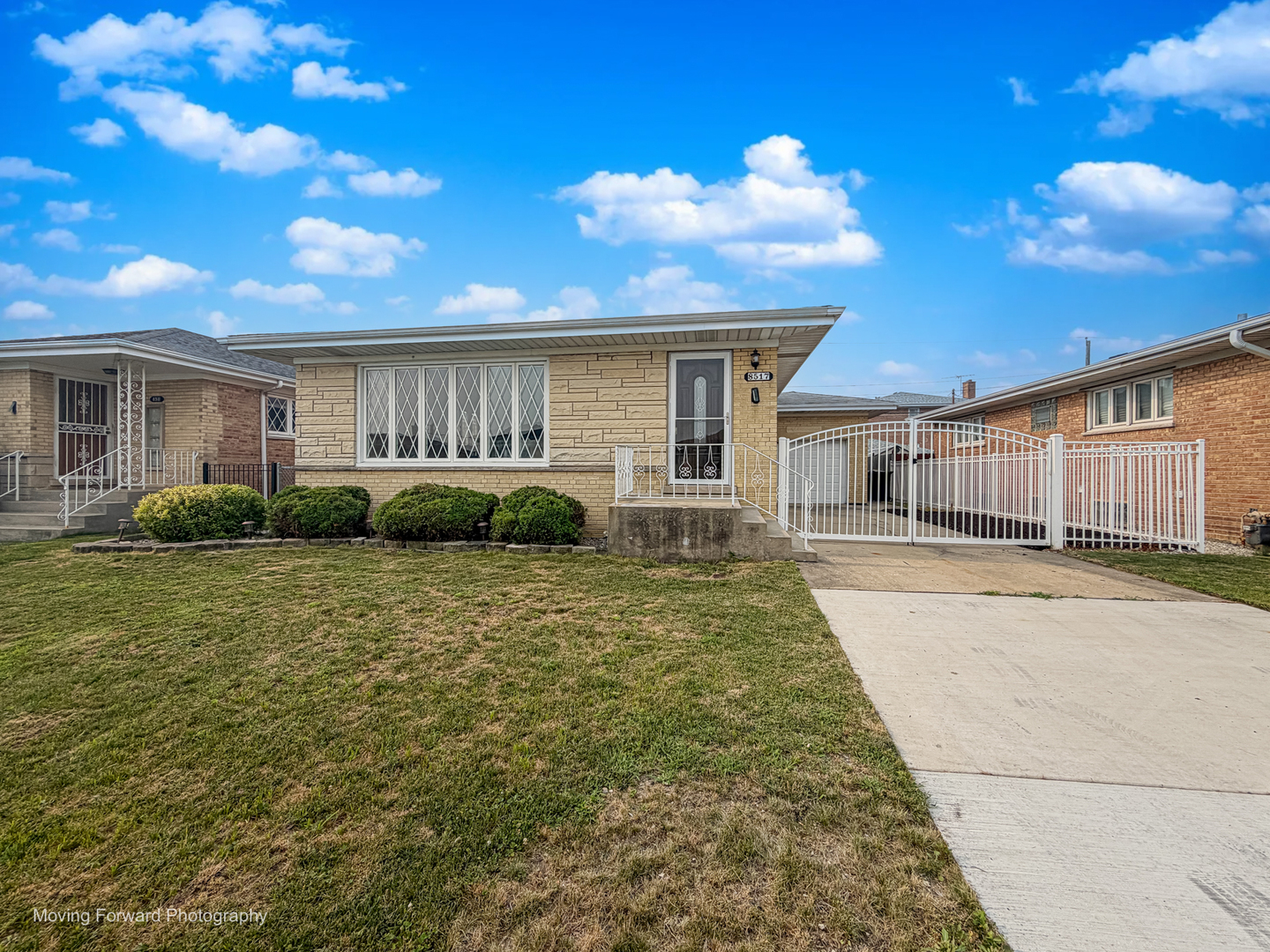8517 W Carmen Avenue Property Photo 1