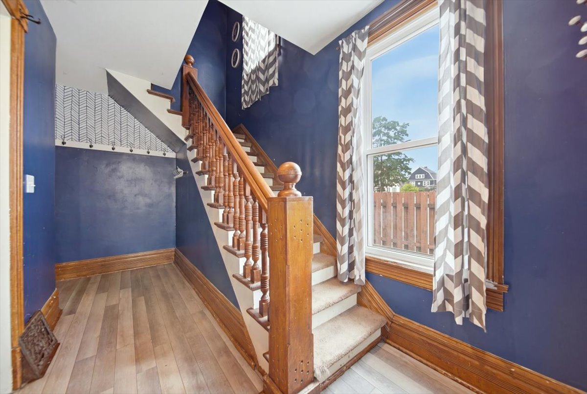 319 S Hennepin Avenue Property Photo 4