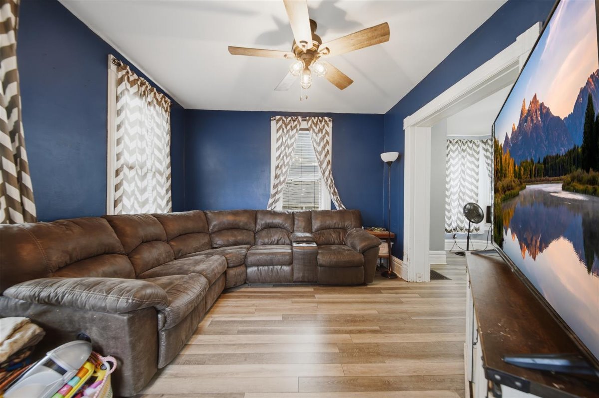 319 S Hennepin Avenue Property Photo 7