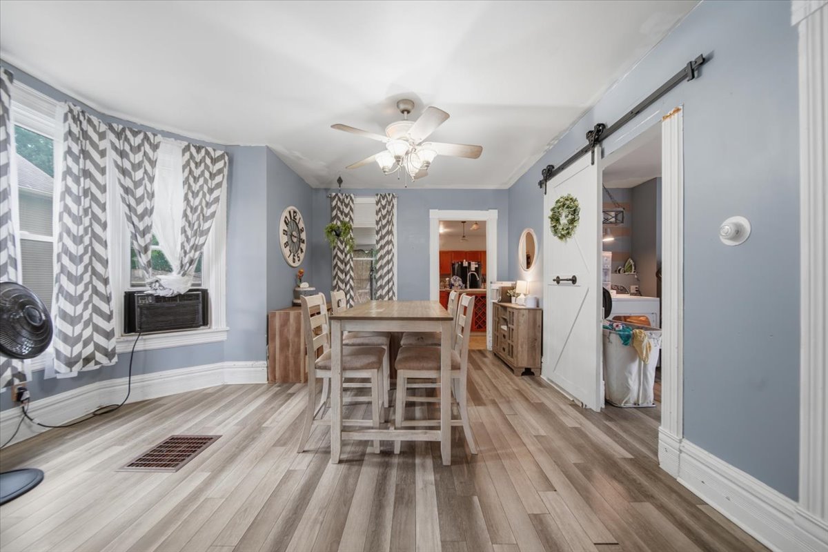319 S Hennepin Avenue Property Photo 8