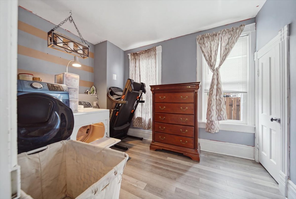 319 S Hennepin Avenue Property Photo 12