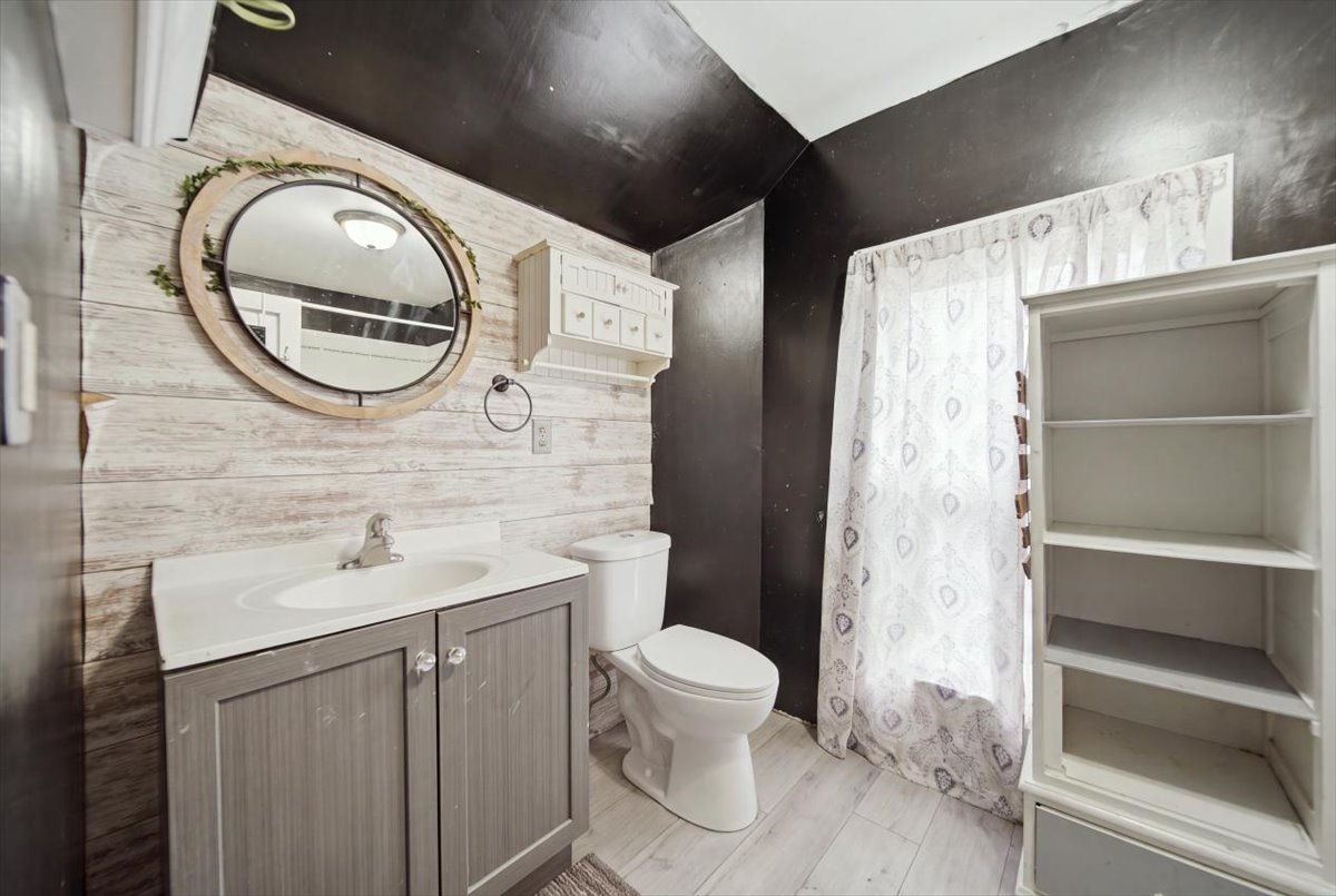 319 S Hennepin Avenue Property Photo 17